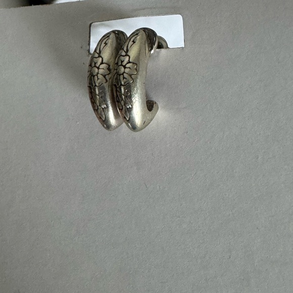 Vintage Silver Plated Floral Earrings by Brighton | Tasteful and Pretty Gift - Picture 2 of 5
